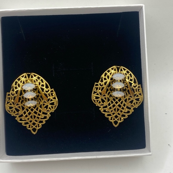 Vintage Filigree Brass Gold Plated Opal Earrings - Picture 4 of 10